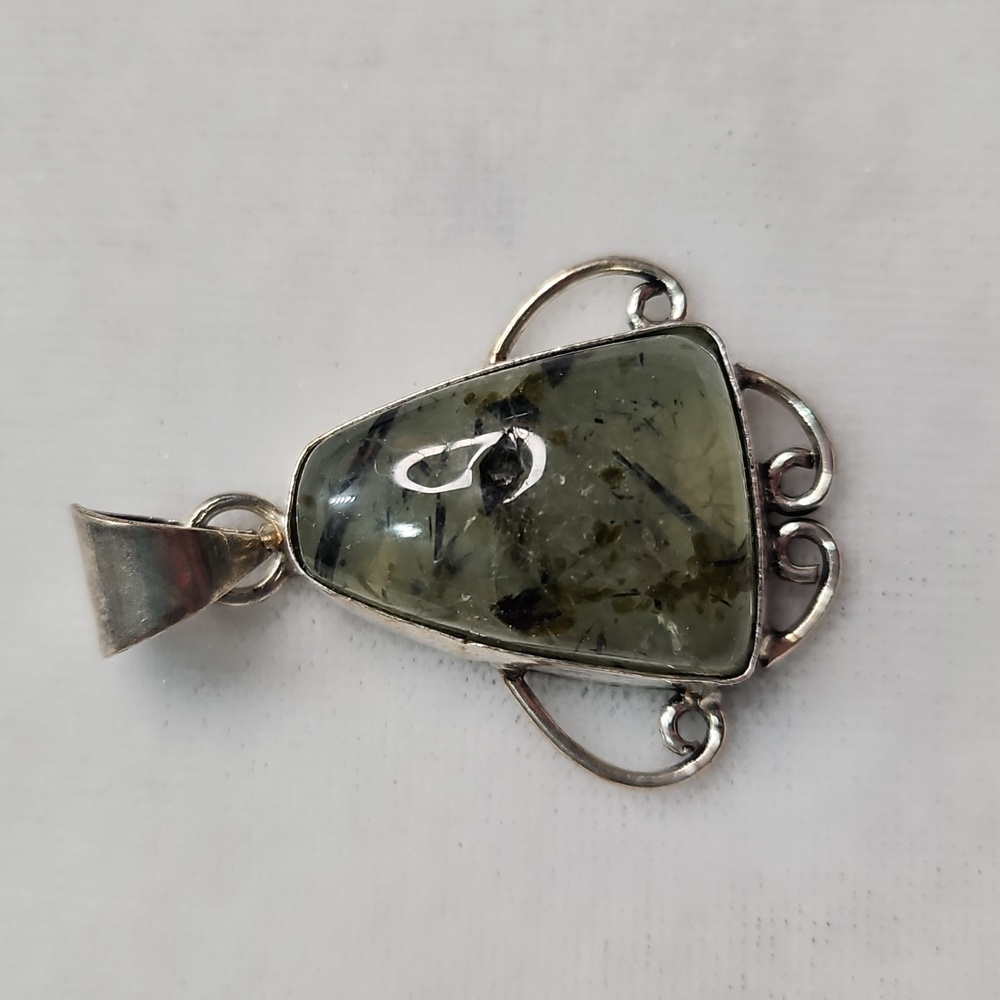 Green Prehnite Natural Gemstone Necklace Pendant Sterling Silver Plated NWOT - Picture 3 of 6